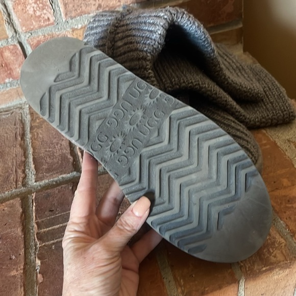 UGG Classic Cardy Button Detailed Gray Knit Boots - Picture 6 of 7